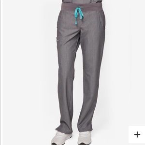 Size L Figs Graphite Kade Cargo Scrub Pants